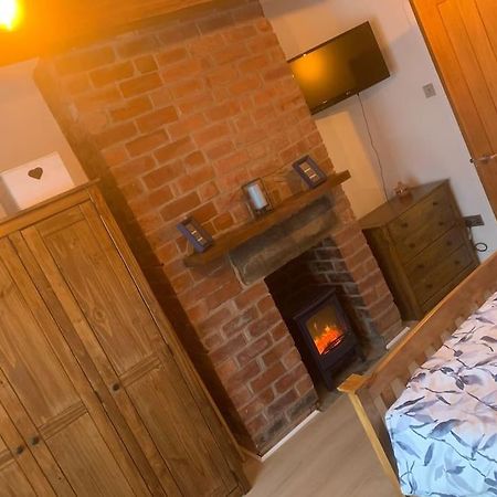 Quaint 1 Bedroom Cottage In Pudsey, Leeds Eksteriør billede