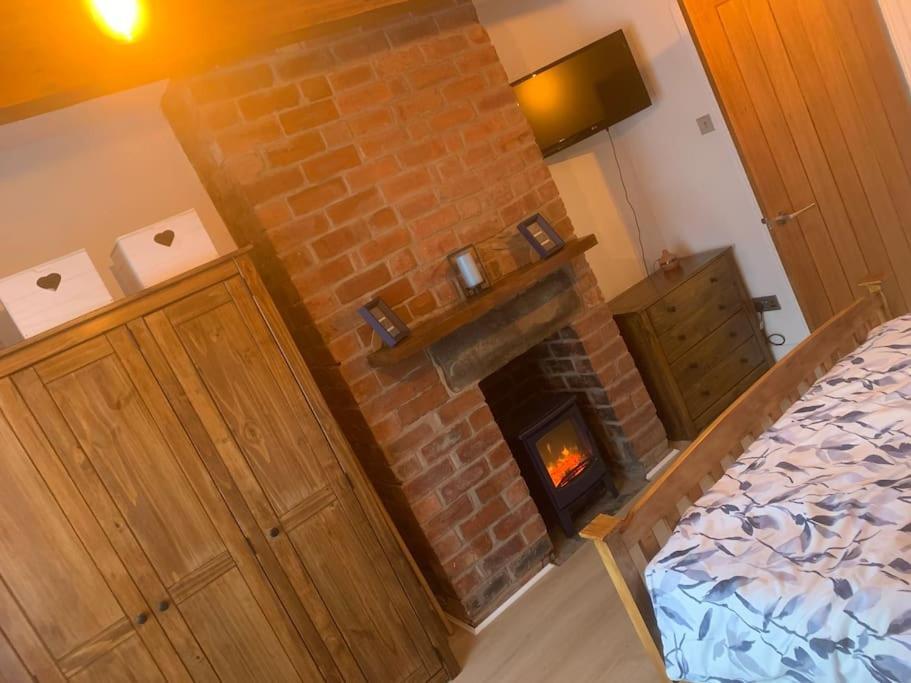 Quaint 1 Bedroom Cottage In Pudsey, Leeds Eksteriør billede