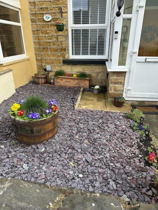 Quaint 1 Bedroom Cottage In Pudsey, Leeds Eksteriør billede