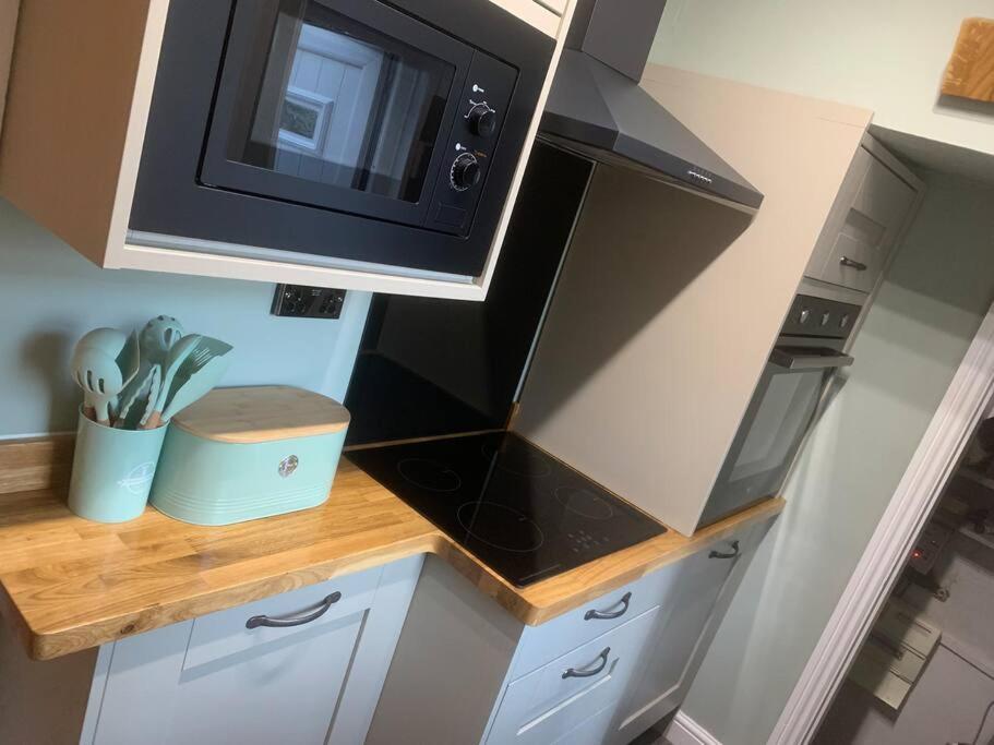Quaint 1 Bedroom Cottage In Pudsey, Leeds Eksteriør billede