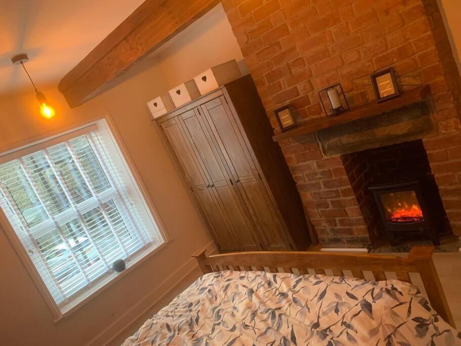 Quaint 1 Bedroom Cottage In Pudsey, Leeds Eksteriør billede