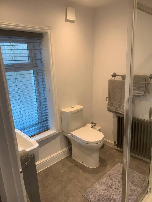 Quaint 1 Bedroom Cottage In Pudsey, Leeds Eksteriør billede