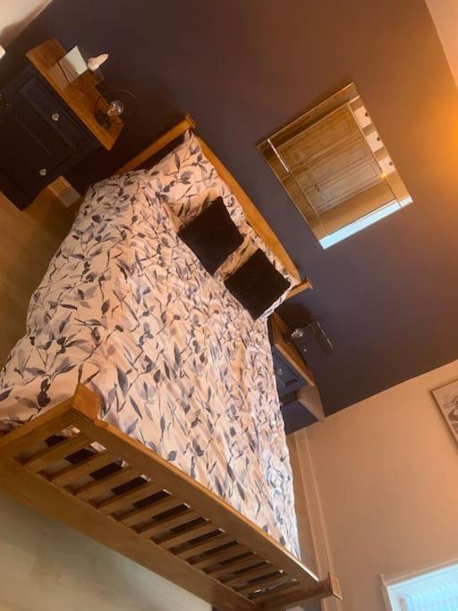 Quaint 1 Bedroom Cottage In Pudsey, Leeds Eksteriør billede