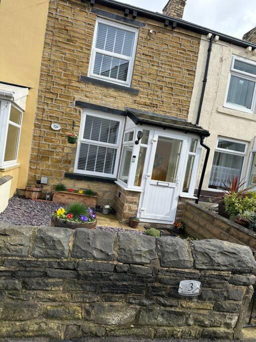 Quaint 1 Bedroom Cottage In Pudsey, Leeds Eksteriør billede
