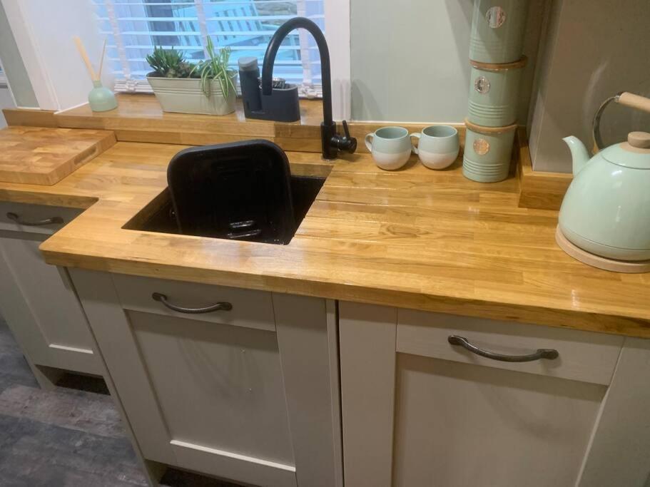 Quaint 1 Bedroom Cottage In Pudsey, Leeds Eksteriør billede