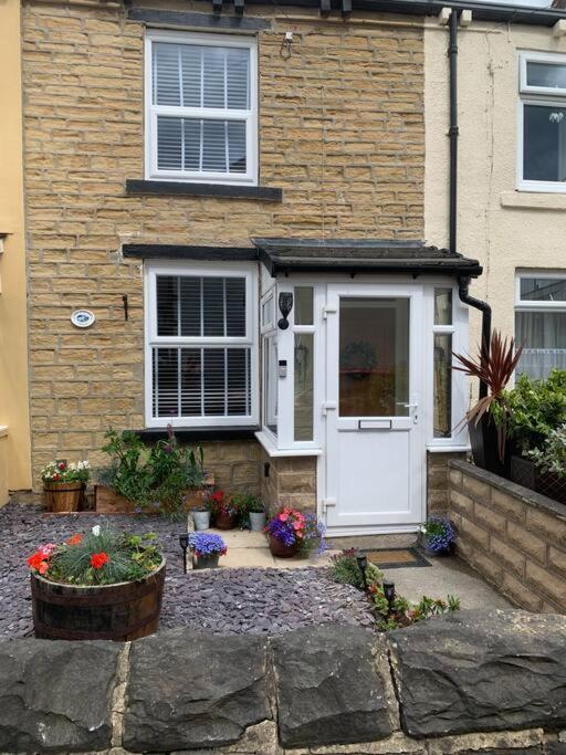 Quaint 1 Bedroom Cottage In Pudsey, Leeds Eksteriør billede